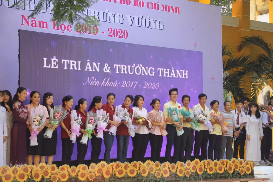 Đi qua từng cung bậc cảm xúc trong ngày chia tay tuổi học trò ảnh 2