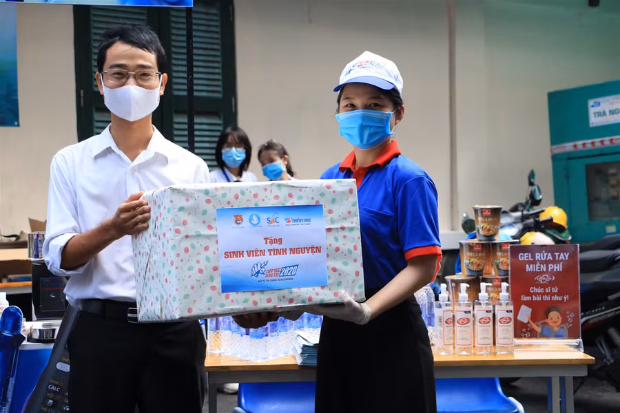 TP.HCM: "Tiếp sức" cho sinh viên tình nguyện tham gia "Tiếp sức mùa thi"