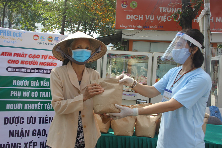 Thêm một cây "ATM gạo" phục vụ người dân có hoàn cảnh khó khăn ảnh 4