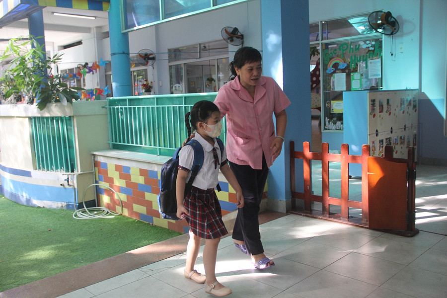 Trẻ mầm non TP.HCM háo hức trở lại trường ảnh 6