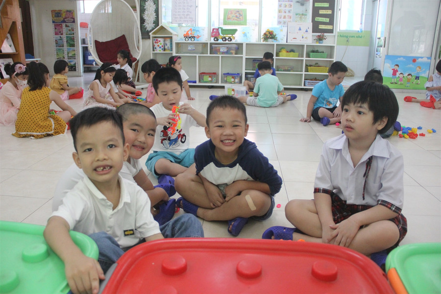 Trẻ mầm non TP.HCM háo hức trở lại trường ảnh 9