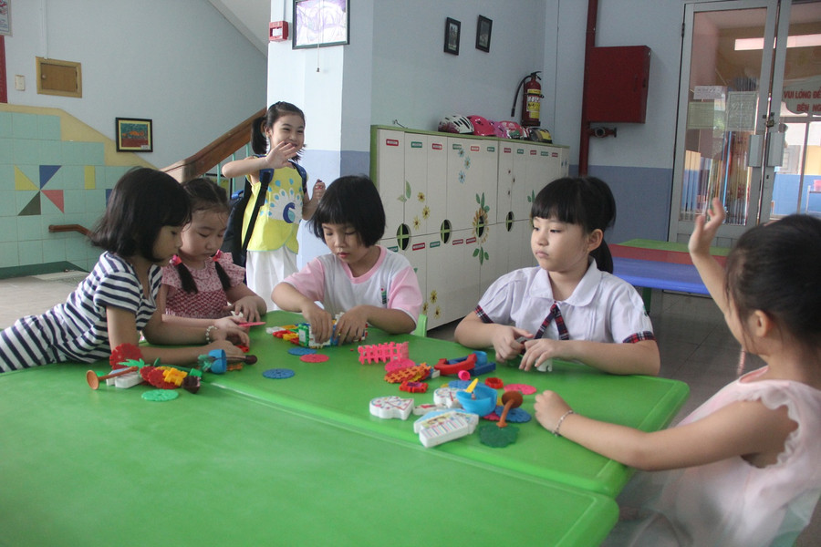 Trẻ mầm non TP.HCM háo hức trở lại trường ảnh 8