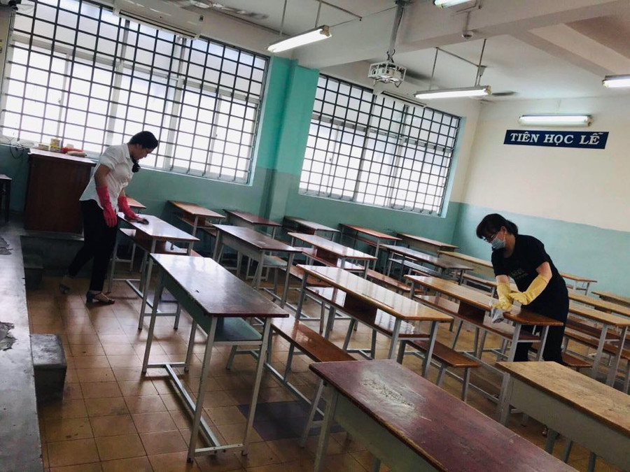 Giáo viên TP.HCM hối hả chuẩn bị trường lớp, sẵn sàng đón học sinh từ 4/5 ảnh 2 Giáo viên TP.HCM hối hả chuẩn bị trường lớp, sẵn sàng đón học sinh từ 4/5 ảnh 2