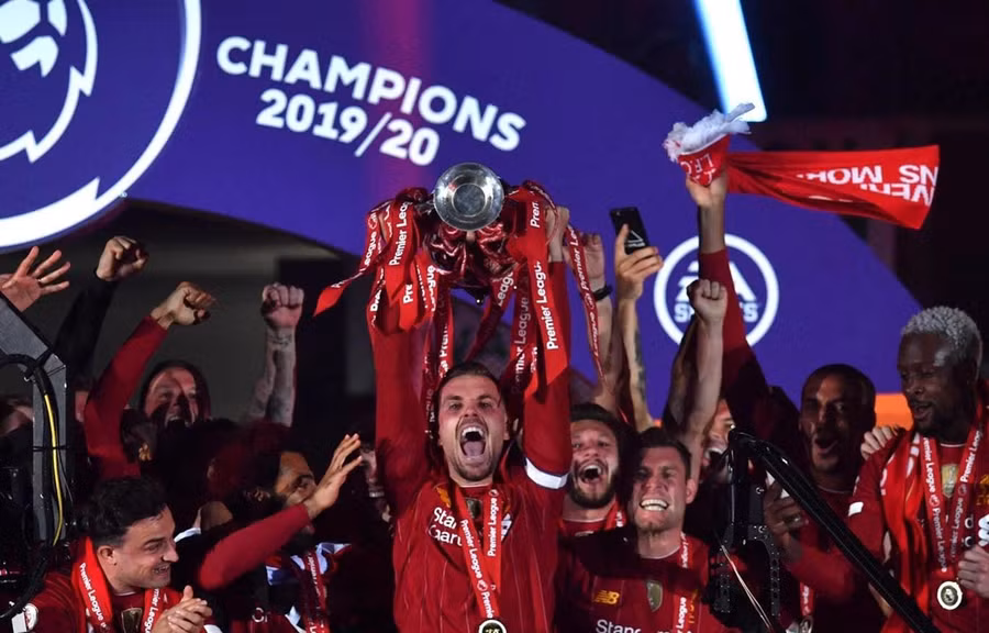 Đại thắng Chelsea, Liverpool tưng bừng nâng cúp vô địch sau 30 năm chờ đợi