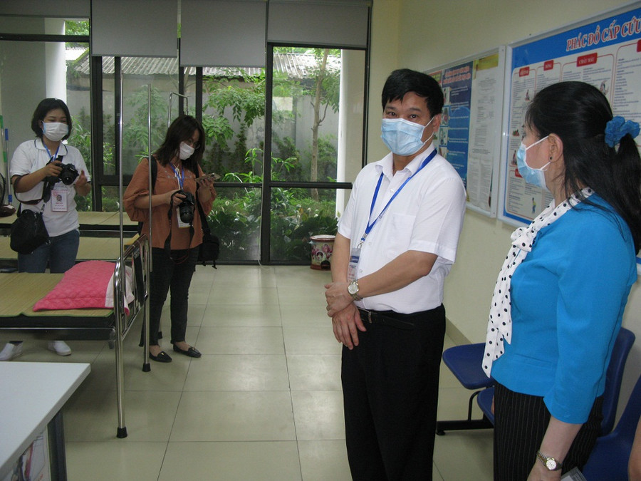 Khử khuẩn khu vực thi ngay sau khi kết thúc môn thi ảnh 1