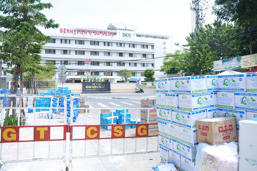 Ấm áp tình người trong tâm dịch Covid-19 ở Đà Nẵng ảnh 1