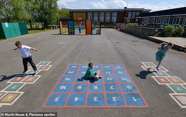 Học sinh Anh đối mặt với nhiều thay đổi khi đi học lại thời hậu Covid-19 ảnh 2