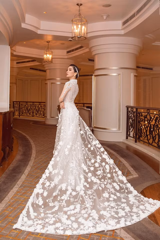 Lệ Quyên vẫn trẻ đẹp như công chúa dù đã U40 ảnh 2