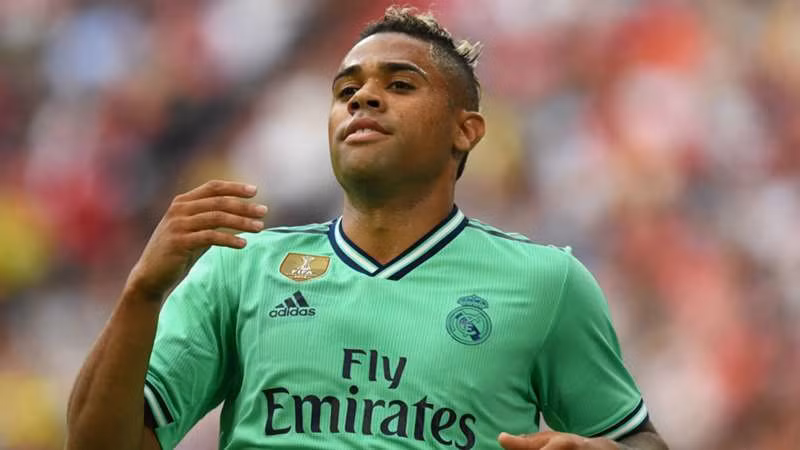 Tiền đạo của Real Madrid mắc Covid-19