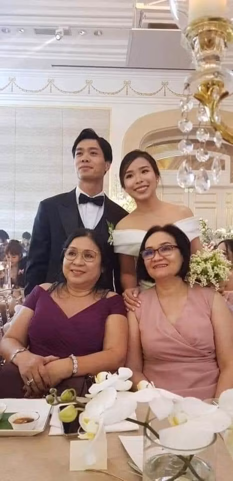 Những hình ảnh hiếm hoi về lễ đính hôn của Công Phượng và Viên Minh ảnh 1