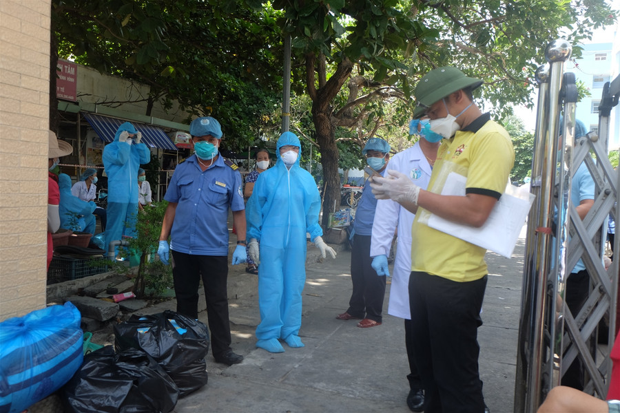 Đà Nẵng: Ngày đầu tiên dỡ bỏ phong tỏa khu vực xung quanh 3 bệnh viện ảnh 4