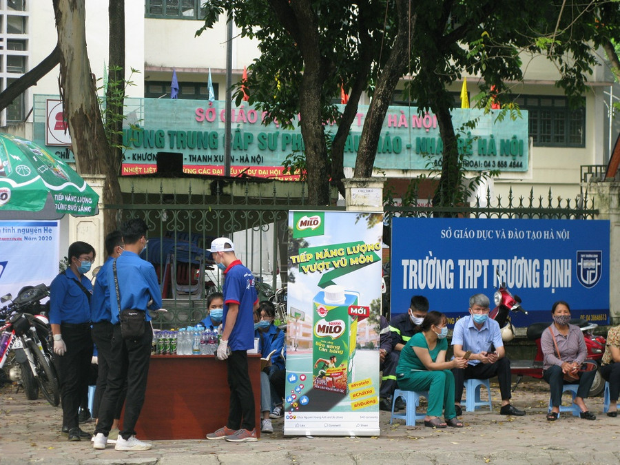 Khử khuẩn khu vực thi ngay sau khi kết thúc môn thi ảnh 3