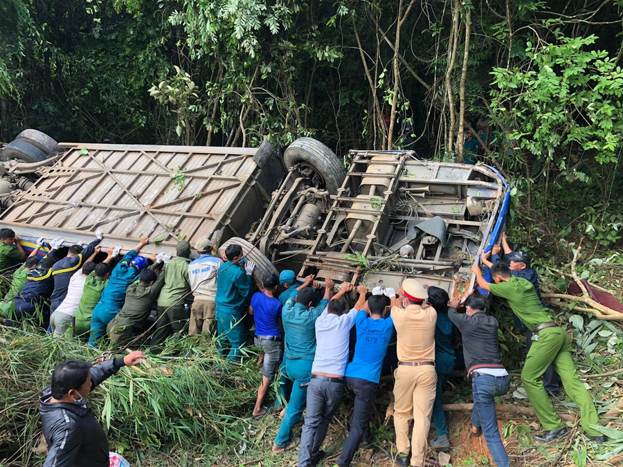 Xe khách lao xuống vực khiến 5 người tử vong: Phút giây kinh hoàng qua lời kể của nạn nhân ảnh 1 Xe khách lao xuống vực khiến 5 người tử vong: Phút giây kinh hoàng qua lời kể của nạn nhân ảnh 1