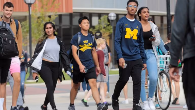 Đại học ở Mỹ, Anh lo lắng trước nguy cơ sụt giảm nguồn du học sinh châu Á ảnh 2