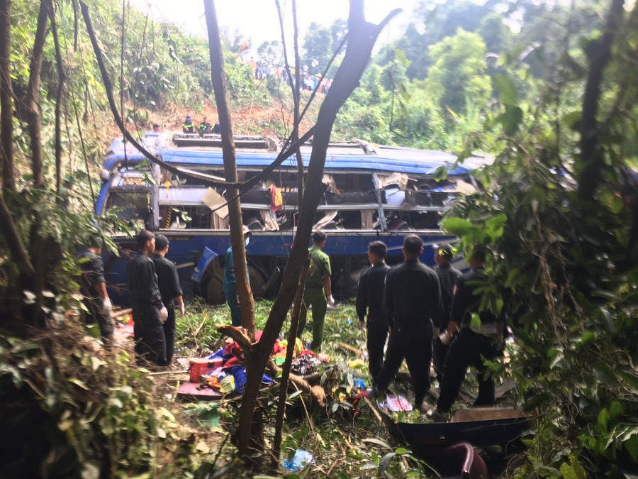 Kom Tum: Thông tin chính thức vụ xe khách lao xuống vực khiến 5 người tử vong