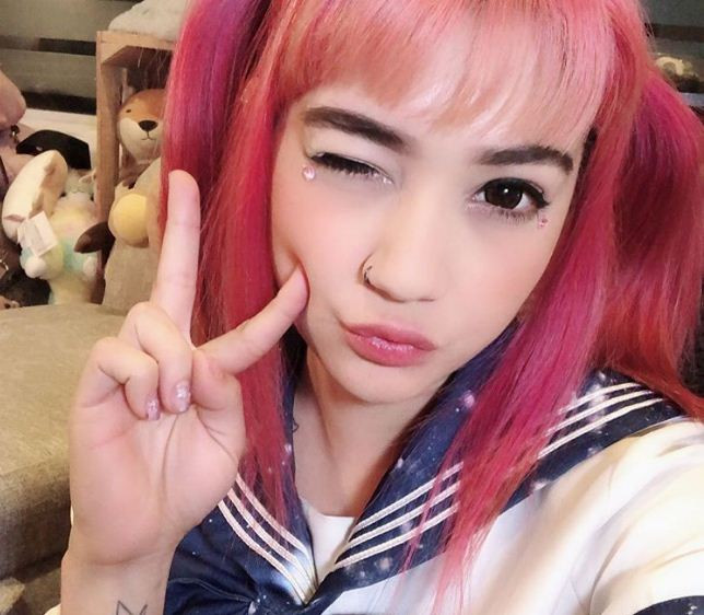 Khám phá thú vị những dấu hiệu bằng tay trên thế giới ảnh 2