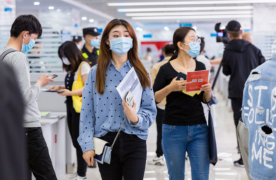  Thách thức cho sinh viên ra trường đúng mùa dịch tại Trung Quốc 