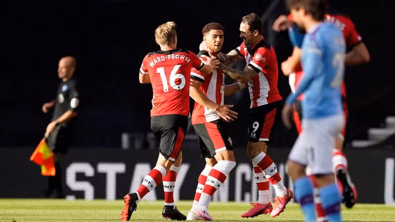 Vừa thắng hoành tráng Liverpool, Man City thua sốc Southampton 