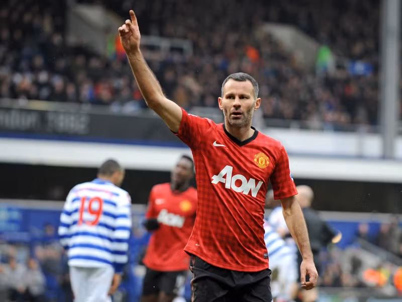 Đội hình "siêu khủng" của MU nếu Cristiano Ronaldo trở về vào năm 2013 ảnh 7