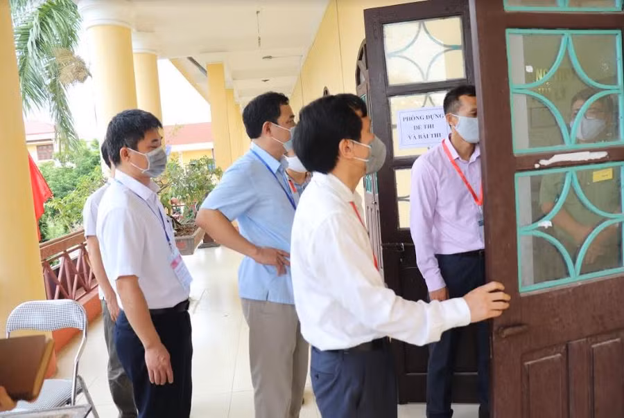 Cục trưởng Mai Văn Trinh kiểm tra công tác coi thi tốt nghiệp THPT tại Hà Nam ảnh 2