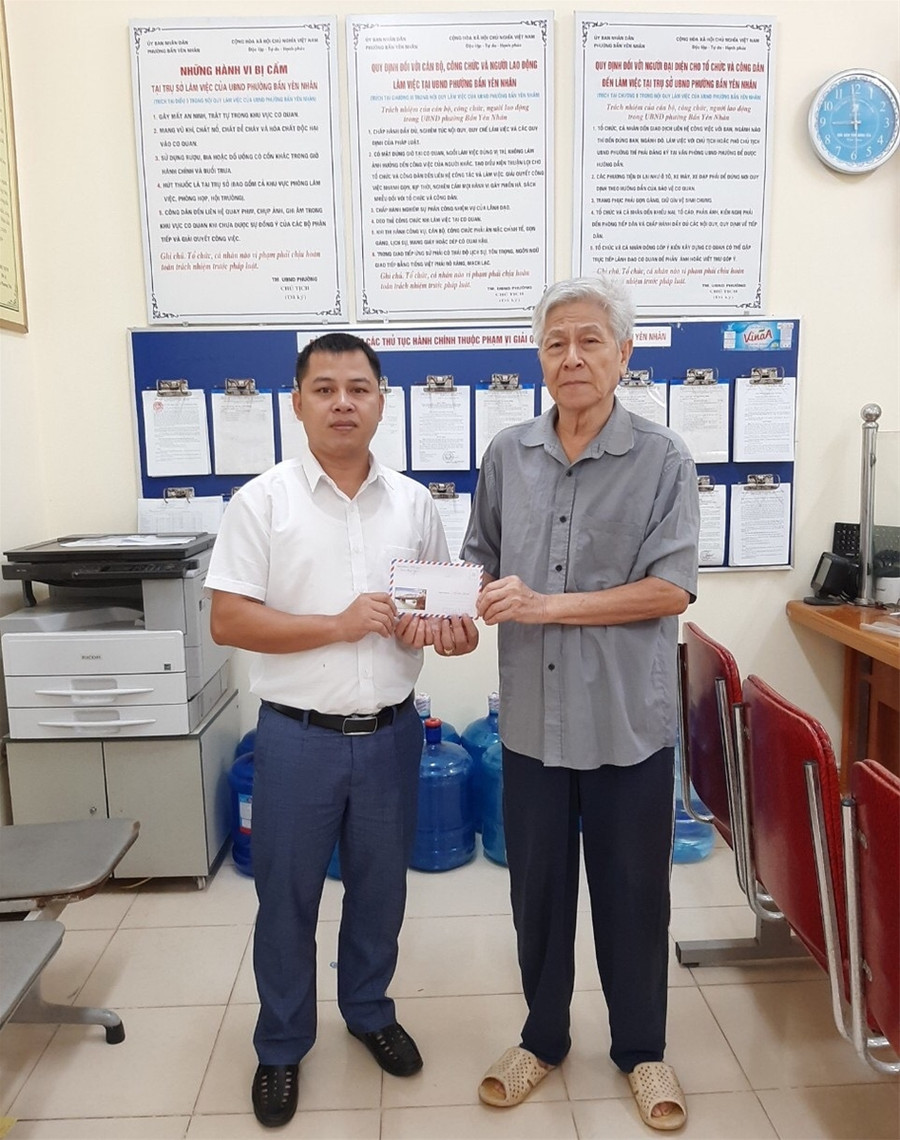 Ông giáo già dành lương hưu tặng thương binh, gia đình có công ảnh 1 Ông giáo già dành lương hưu tặng thương binh, gia đình có công ảnh 1