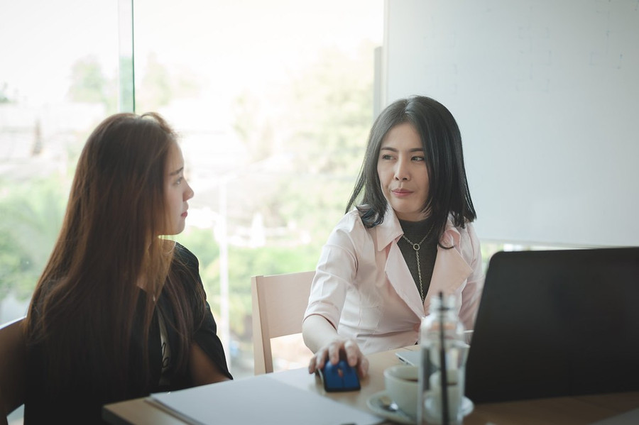 Không được lòng đồng nghiệp, nàng công sở vẫn thăng chức nhờ “2 chữ vàng”  Không được lòng đồng nghiệp, nàng công sở vẫn thăng chức nhờ “2 chữ vàng”