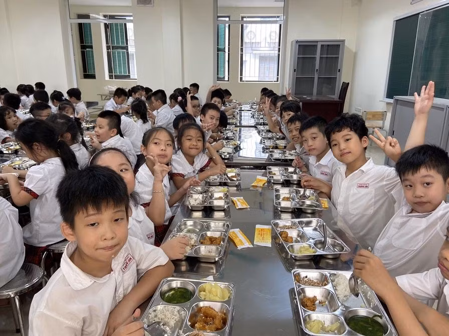 Học sinh Tiểu học Tràng An hào hứng học tập tại ngôi trường mới khang trang, hiện đại ảnh 12