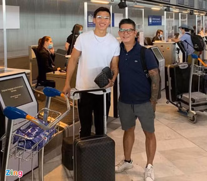 Văn Hậu đặt chân xuống sân bay Vân Đồn ảnh 1