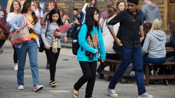 Sinh viên châu Á không còn ưa chuộng các trường đại học ở Anh? ảnh 1