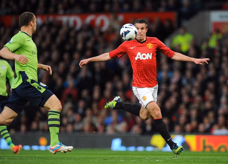 Đội hình "siêu khủng" của MU nếu Cristiano Ronaldo trở về vào năm 2013 ảnh 11