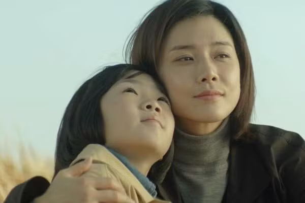 Bất ngờ đến nhà chồng cũ thăm con, tôi chết lặng chứng kiến cảnh đau lòng