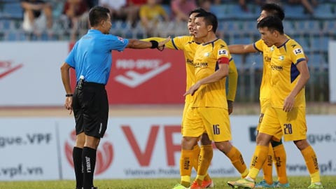 VFF chấn chỉnh công tác trọng tài sau những sai sót tại V.League 2020