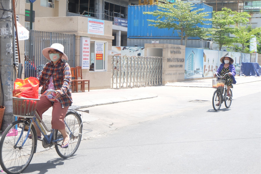 Đà Nẵng: Ngày đầu tiên dỡ bỏ phong tỏa khu vực xung quanh 3 bệnh viện ảnh 2