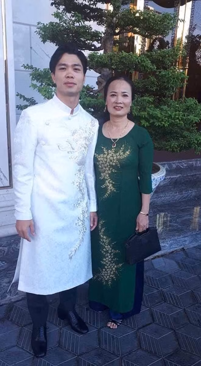 Những hình ảnh hiếm hoi về lễ đính hôn của Công Phượng và Viên Minh ảnh 4