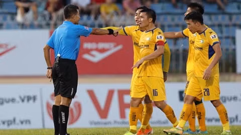 VFF chấn chỉnh công tác trọng tài sau những sai sót tại V.League 2020