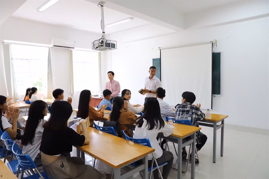 Trải nghiệm làm sinh viên tại đại học giữa lòng đô thị xanh ảnh 5