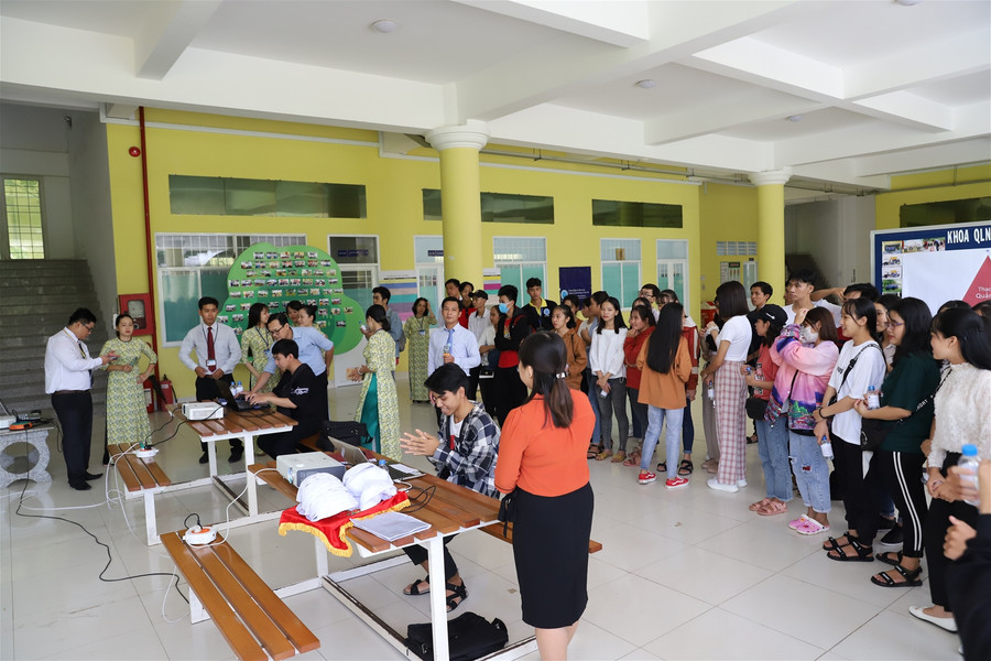 Trải nghiệm làm sinh viên tại đại học giữa lòng đô thị xanh ảnh 1