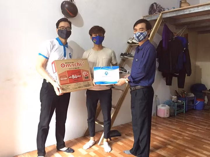 Hỗ trợ nhu yếu phẩm cho sinh viên khó khăn "mắc kẹt" trong dịch Covid-19 ảnh 2