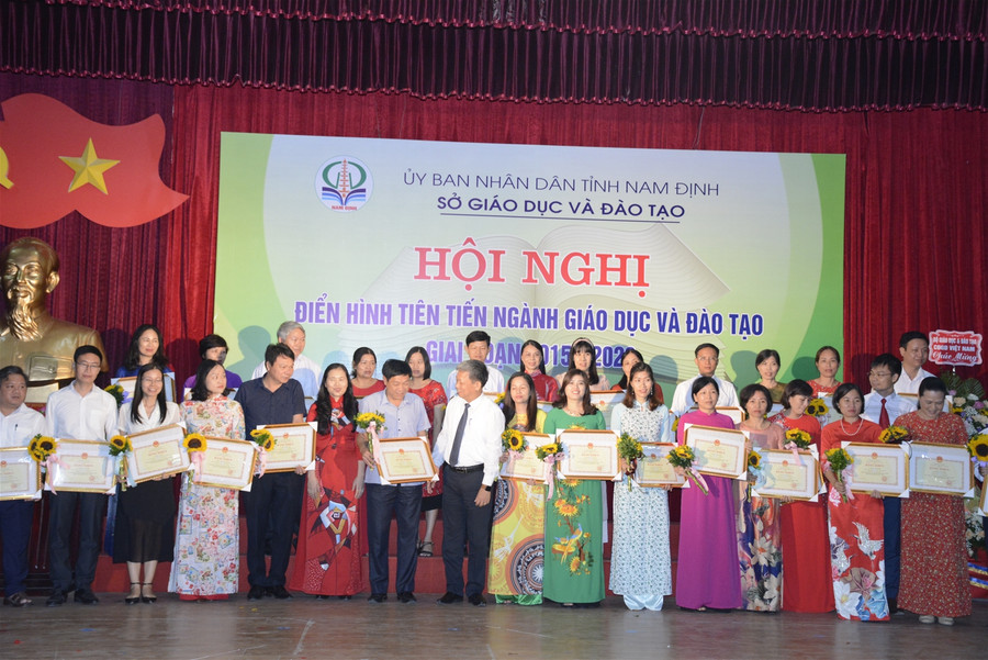 Ngành GD Nam Định vinh danh điển hình tiên tiến giai đoạn 2015 – 2020 ảnh 3