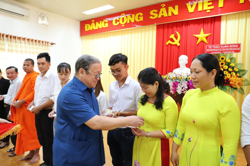 Trường đại học đầu tiên có chi hội nông dân dành cho sinh viên ảnh 1