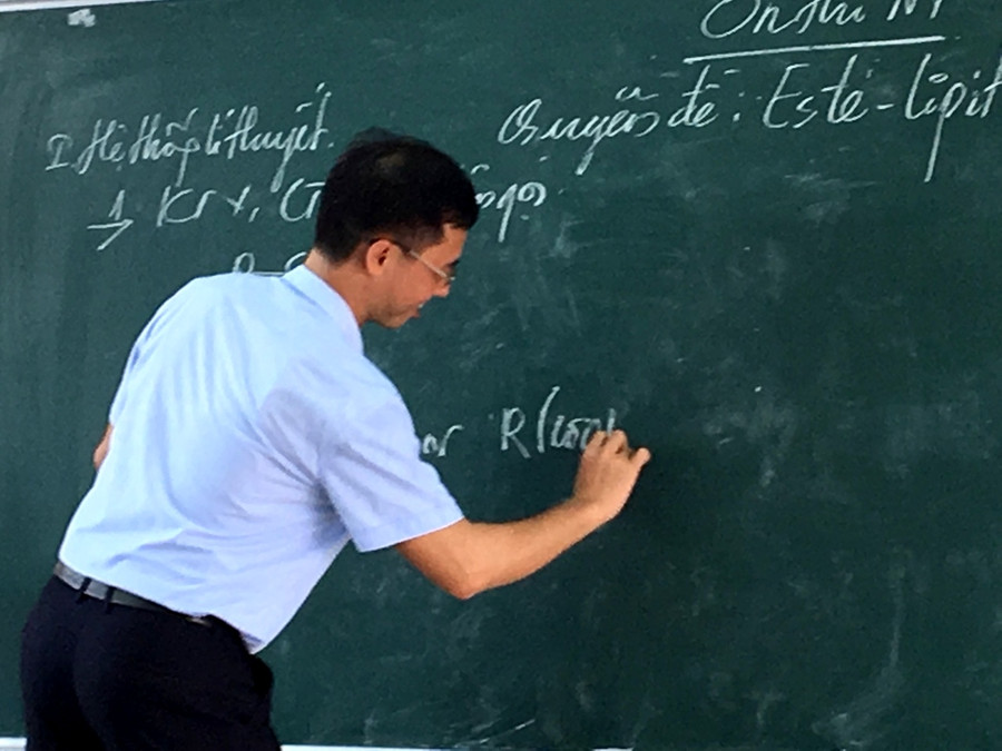 Thầy giáo thắp lửa đam mê, đưa học sinh đến với giải thưởng quốc gia và quốc tế ảnh 2 Thầy giáo thắp lửa đam mê, đưa học sinh đến với giải thưởng quốc gia và quốc tế ảnh 2