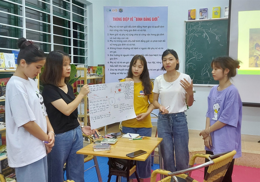 Bình đẳng giới và "hành trình hỗ trợ nữ sinh người dân tộc thiểu số" Bình đẳng giới và "hành trình hỗ trợ nữ sinh người dân tộc thiểu số"