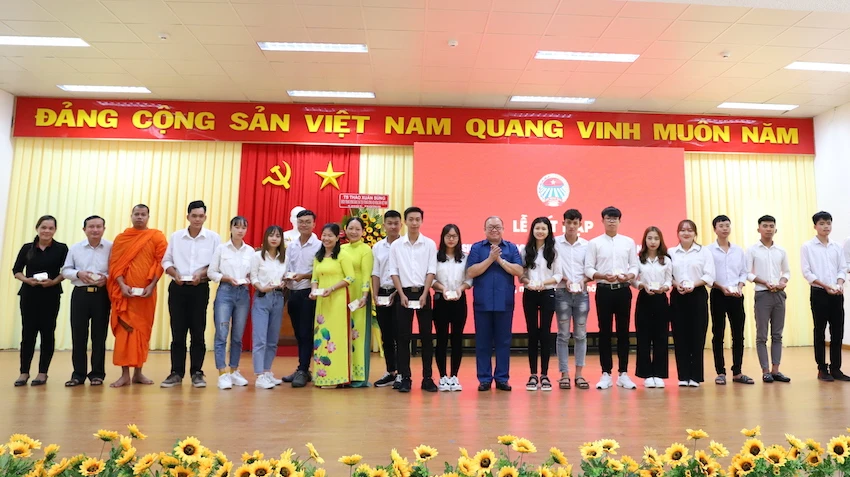 Trường đại học đầu tiên có chi hội nông dân dành cho sinh viên