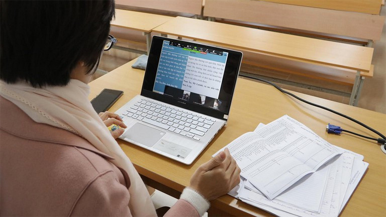 Dịch COVID-19 lan rộng, Trường ĐH Thương mại gấp rút chuyển sang học online