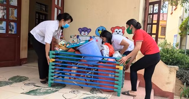 Thầy cô tất bật chuẩn bị đón học sinh trở lại trường ở vùng biên Việt – Lào