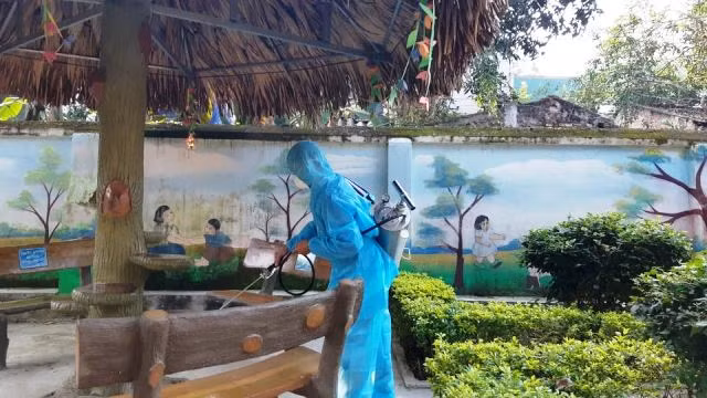 Thầy cô tất bật chuẩn bị đón học sinh trở lại trường ở vùng biên Việt – Lào ảnh 11