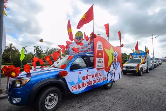 Triển lãm ảnh về chủ quyền và phát triển biển, đảo Việt Nam tại quảng trường Lam Sơn ảnh 10