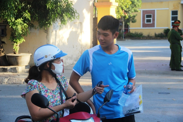 Thanh Hóa: Nắng nóng gay gắt, hơn 36.000 thí sinh thi lớp 10 được bảo đảm quạt mát, nước uống ảnh 5