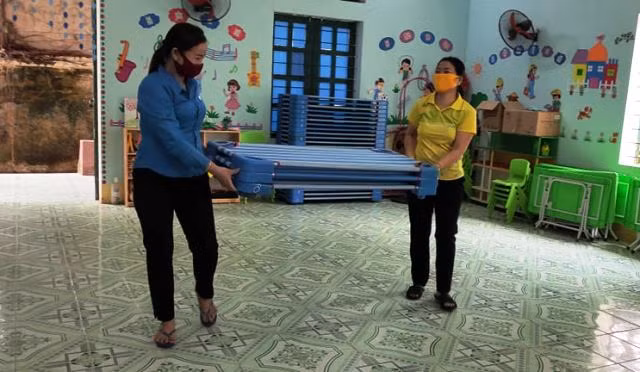 Thầy cô tất bật chuẩn bị đón học sinh trở lại trường ở vùng biên Việt – Lào ảnh 4