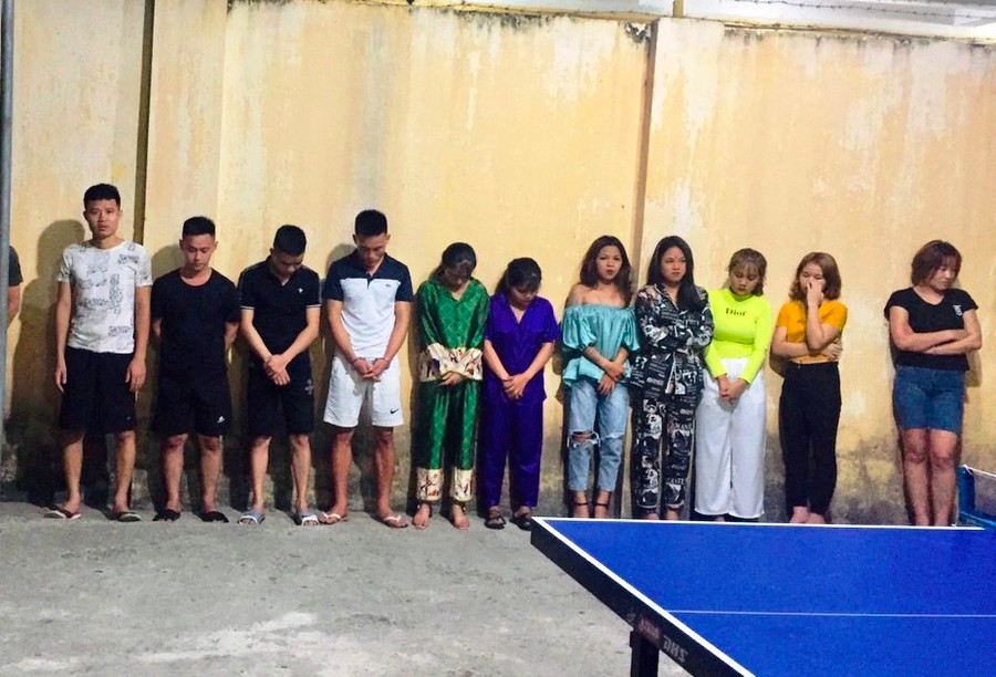 Thanh Hóa: 16 thanh niên nam, nữ tổ chức "tiệc" ma túy tại quán karaoke